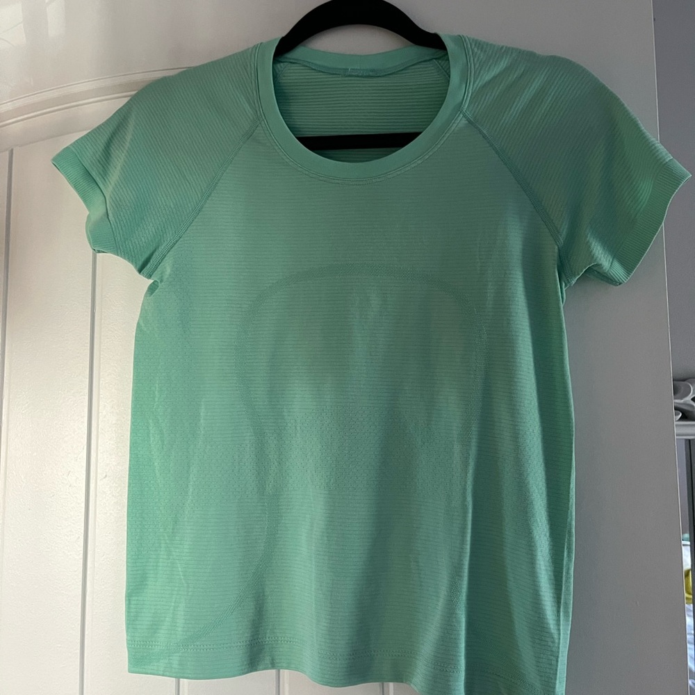 Lululemon swiftly tech short sleeve size 6 wild mint